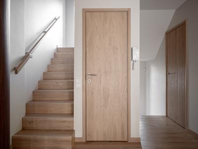 Oak floorboards, oak stairs and Moss oak doors in Ivory colour