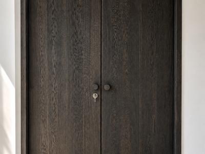 Velvet double oak doors in Brown Coffee colour with oak floors and stairs in Dunes