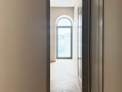 Herringbone oak parquet in Naturale colour and Art Deco solid oak doors