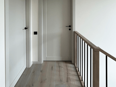 Oak stairs and oak floors in Platinum colour, solid oak door model Dome
