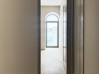 Herringbone oak parquet in Naturale colour and Art Deco solid oak doors