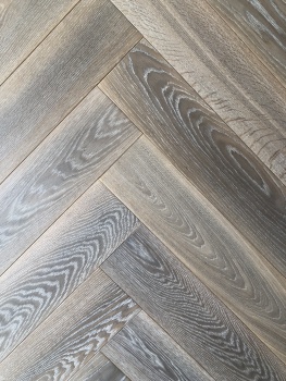 Oak Wood Herringbone Flooring pattern